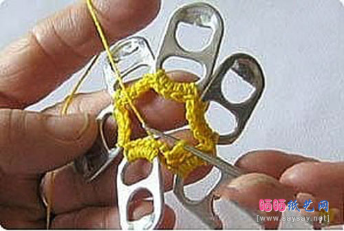 废弃易拉罐环手工制作实用漂亮杯垫的方法图解教程