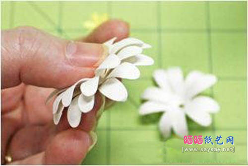 素雅小白花手工制作教程 纸花折纸大全