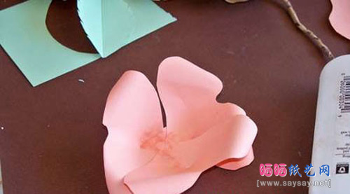 简单几步手工制作纸玫瑰花的方法