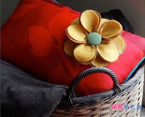如何自制别致的菊花抱枕DIY教程