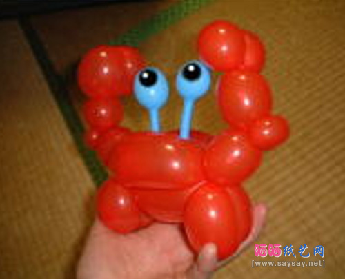 魔术气球造型螃蟹的制作教程