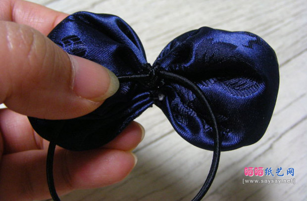 漂亮钮扣蝴蝶结发圈手工制作教程
