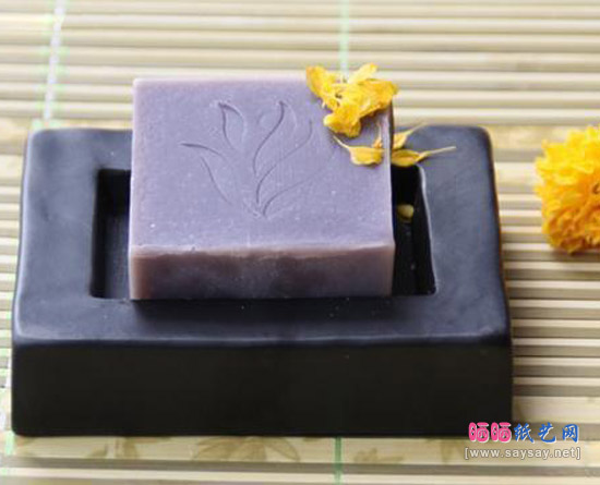 祛痘护肤一步到位 紫草手工皂制作方法图解教程