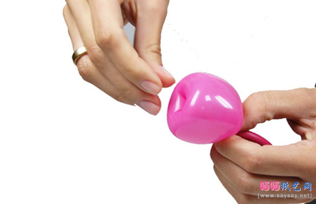粉嫩小猪魔术气球动物造型制作教程详细图解