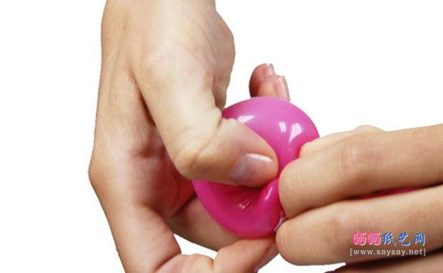 粉嫩小猪魔术气球动物造型制作教程详细图解