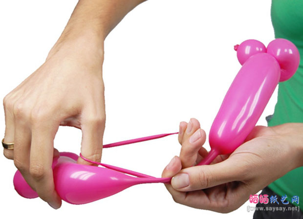 粉嫩小猪魔术气球动物造型制作教程详细图解