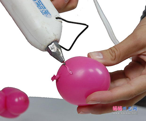 粉嫩小猪魔术气球动物造型制作教程详细图解