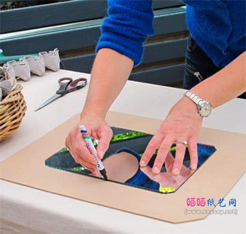 废物利用手工制作鸡蛋托DIY唯美花朵相框