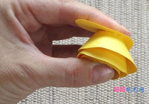 手工制作卷纸清新玫瑰花纸艺制作教程