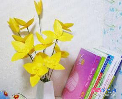 家庭插花不再难 漂亮纸艺花朵和花瓶制作教程图解