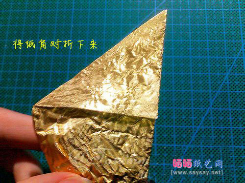 用糖果纸折出精彩的费列罗天使手工折纸实拍教程6