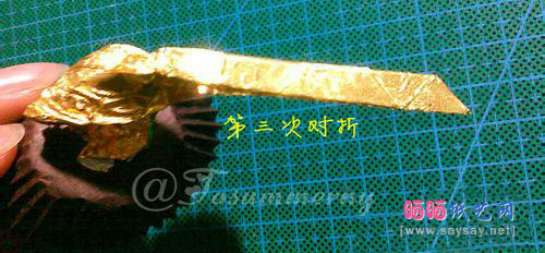 用糖果纸折出精彩的费列罗天使手工折纸实拍教程11