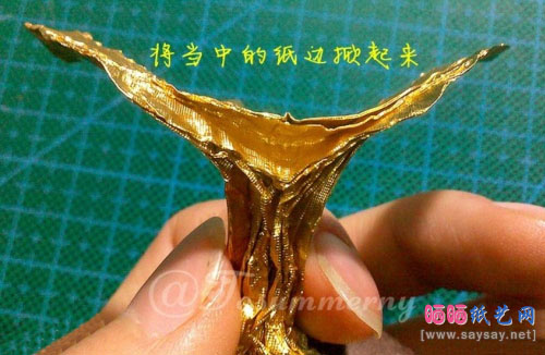 用糖果纸折出精彩的费列罗天使手工折纸实拍教程19