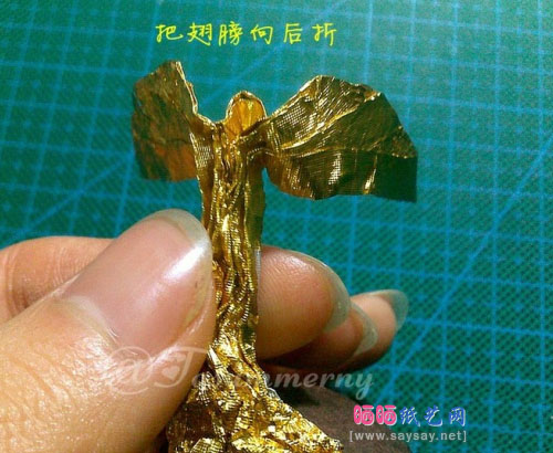 用糖果纸折出精彩的费列罗天使手工折纸实拍教程21