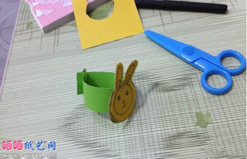 六一儿童节幼儿园趣味手工制作纸艺腕表DIY方法教程