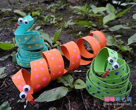 纸筒变废为宝亲子制作玩具蛇 幼儿园手工制作