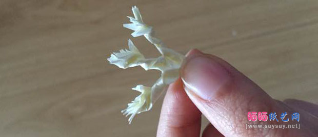 母亲节礼物纸艺花制作康乃馨折纸方法教程 第6步