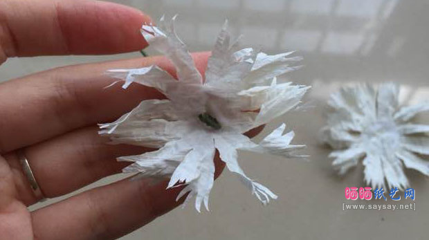 母亲节礼物纸艺花制作康乃馨折纸方法教程 第10步