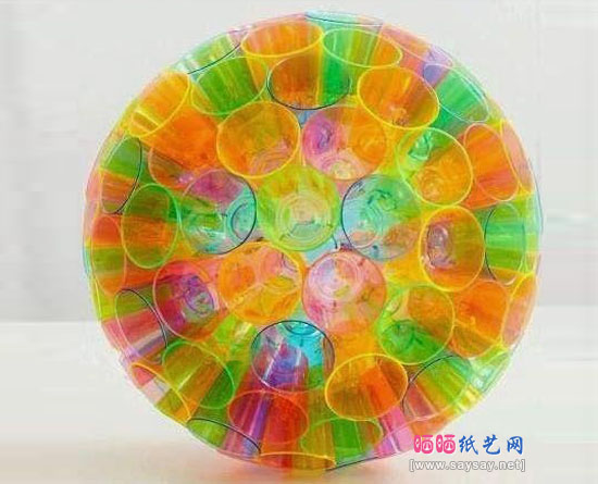 一次性塑料杯废物利用手工制作漂亮花球