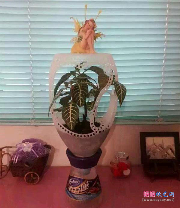 洗衣液瓶子废物利用制作高大上花盆的方法教程