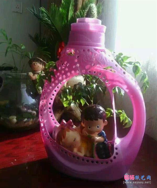 洗衣液瓶子废物利用制作高大上花盆的方法教程