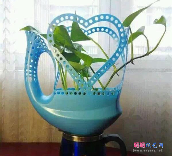 洗衣液瓶子废物利用制作高大上花盆的方法教程