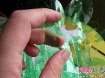 用雪碧塑料瓶制作花篮方法 
