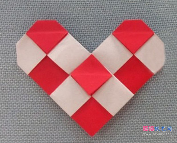 手工折纸格子心形纸艺制作图片教程完成效果图