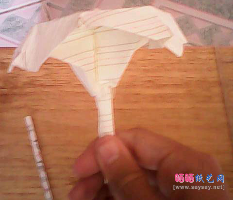 手工制作雨伞书签折纸图文教程 第24步