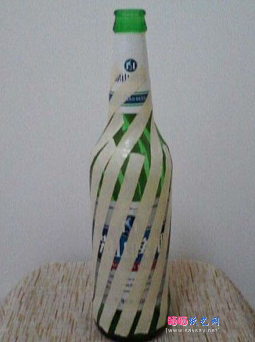 废物利用啤酒瓶+卷纸制作时尚花瓶