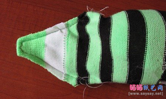 旧袜子手工制作可爱布艺鳄鱼袜子娃娃DIY图文教程图片步骤6