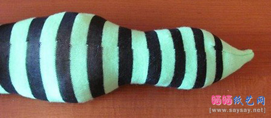 旧袜子手工制作可爱布艺鳄鱼袜子娃娃DIY图文教程图片步骤8