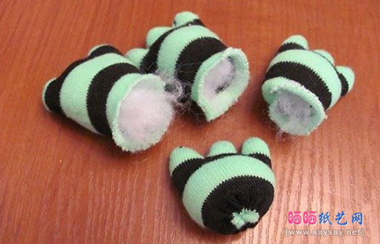 旧袜子手工制作可爱布艺鳄鱼袜子娃娃DIY图文教程图片步骤11