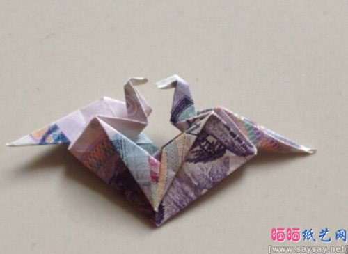 纸币爱心纸鹤的折纸效果图