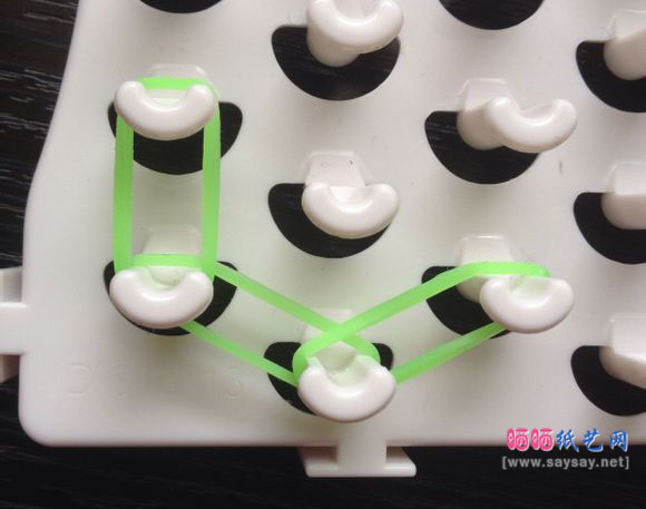 彩虹高弹橡皮筋手工编织手链DIY图片教程