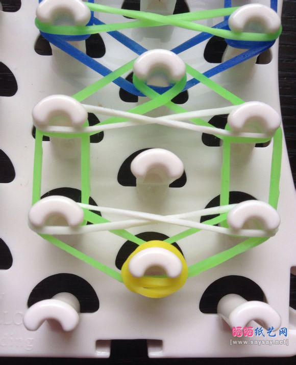 彩虹高弹橡皮筋手工编织手链DIY图片教程