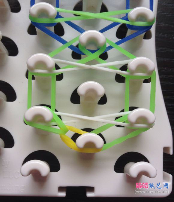 彩虹高弹橡皮筋手工编织手链DIY图片教程