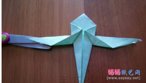 振翅欲飞的小蜻蜓折纸方法图解