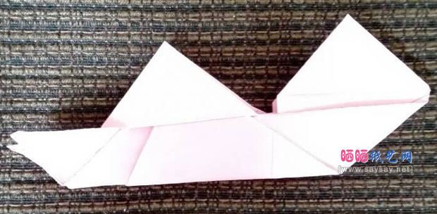 可爱小兔子鞋折纸图文教程 第18步