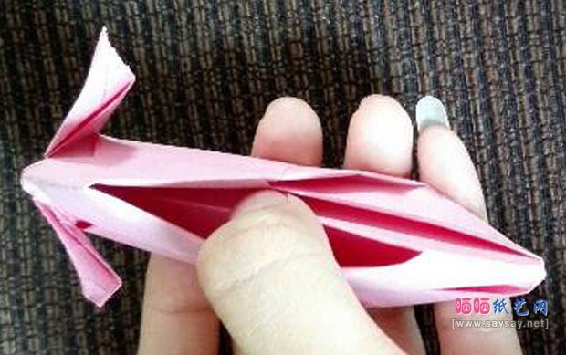 可爱小兔子鞋折纸图文教程 第21步