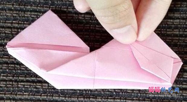 可爱小兔子鞋折纸图文教程 第20步