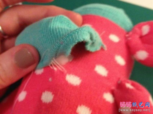 旧袜子创意利用制作可爱调皮小猴子毛绒玩具图文教程