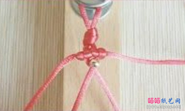 凌形花形串珠红绳编织手链的做法图片步骤4