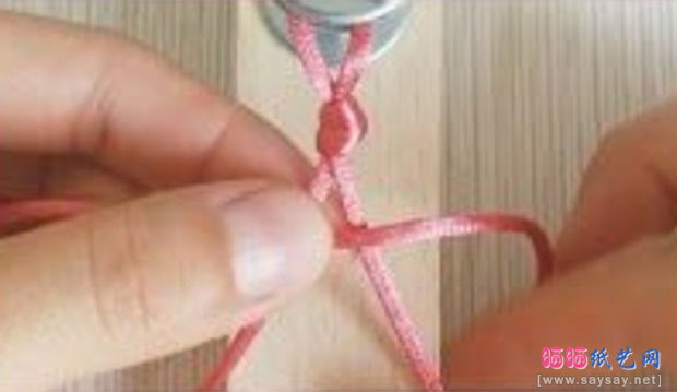 凌形花形串珠红绳编织手链的做法图片步骤1
