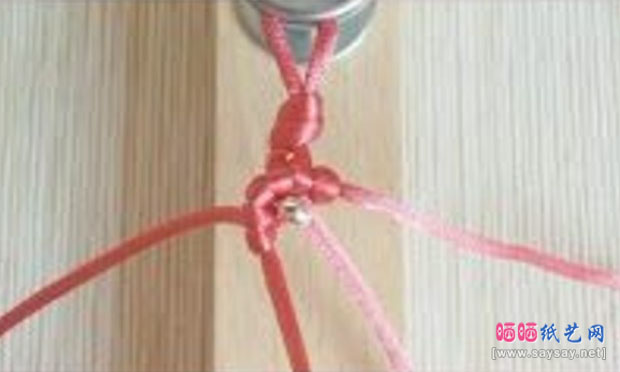 凌形花形串珠红绳编织手链的做法图片步骤5