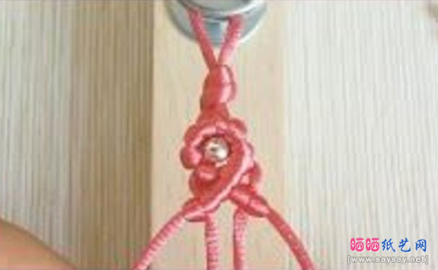 凌形花形串珠红绳编织手链的做法图片步骤7