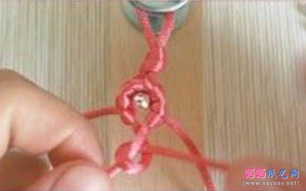 凌形花形串珠红绳编织手链的做法图片步骤6