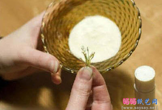 皱纹纸手工制作素雅仿真花DIY教程