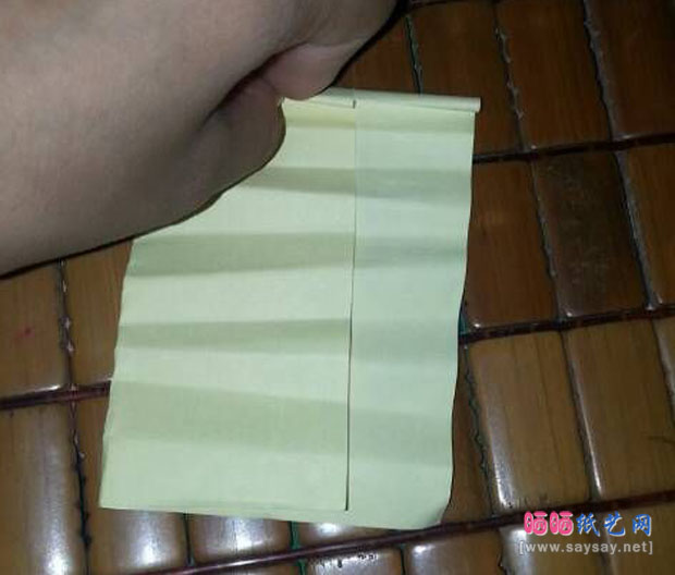 美味的薯条手工折纸图片教程 第4步