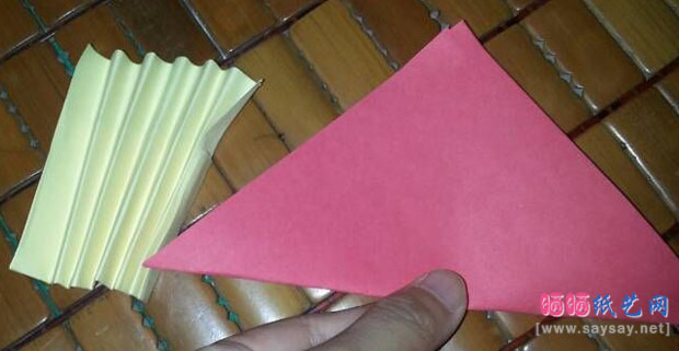 美味的薯条手工折纸图片教程 第5步